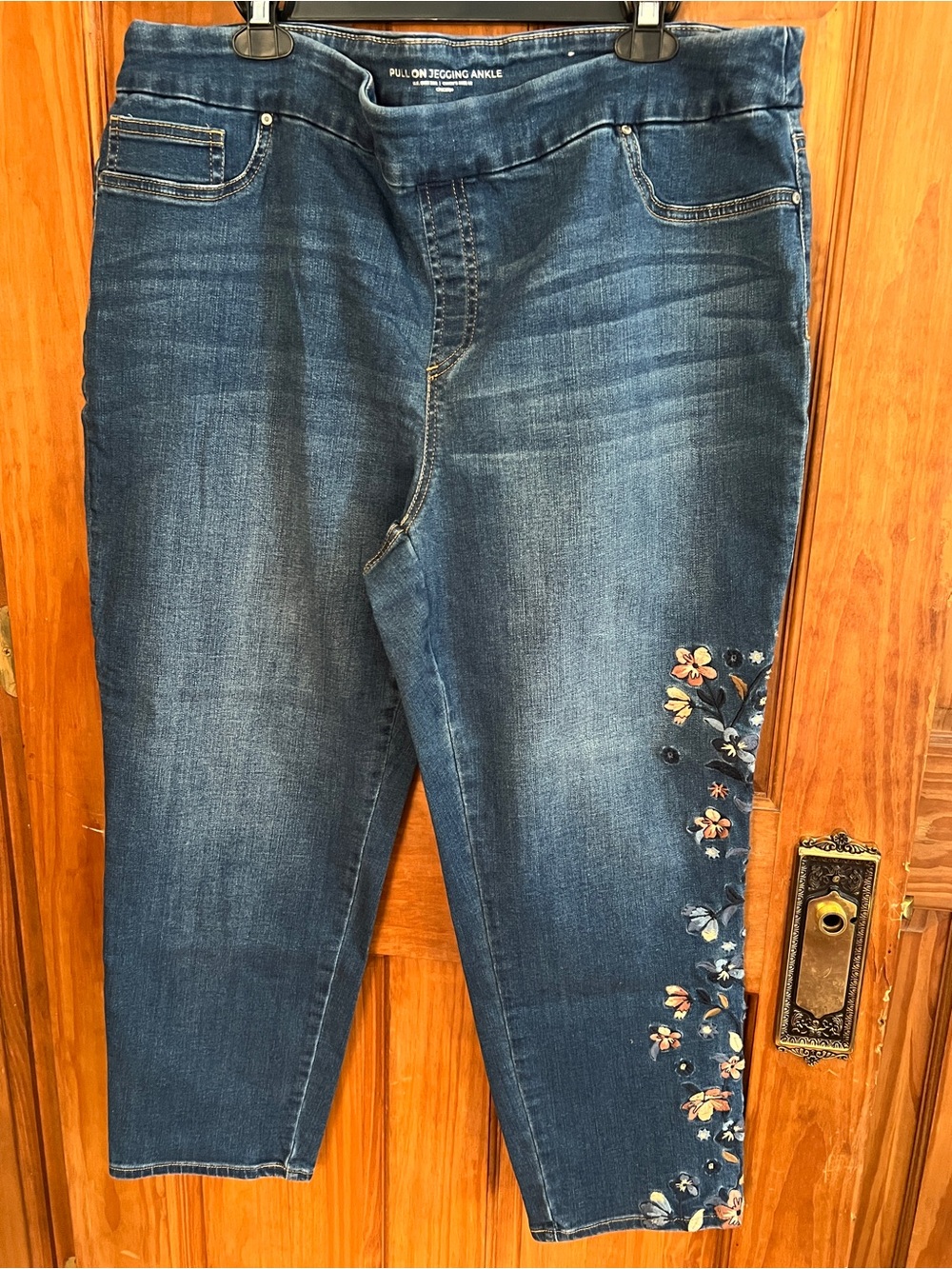 Chico's Dark Blue Embroidered Pull-On Ankle Jeans